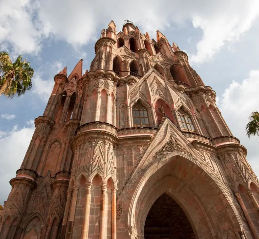 Home - Descubre el lugar ideal para ti - Fachada iglesia